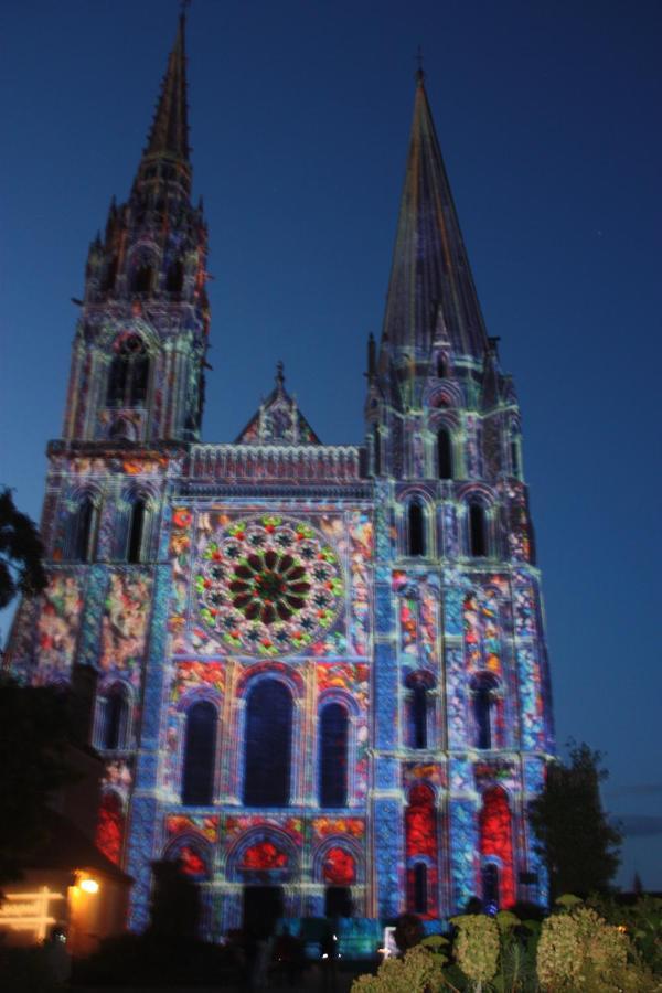 L'Hotel De Chartres Exterior photo